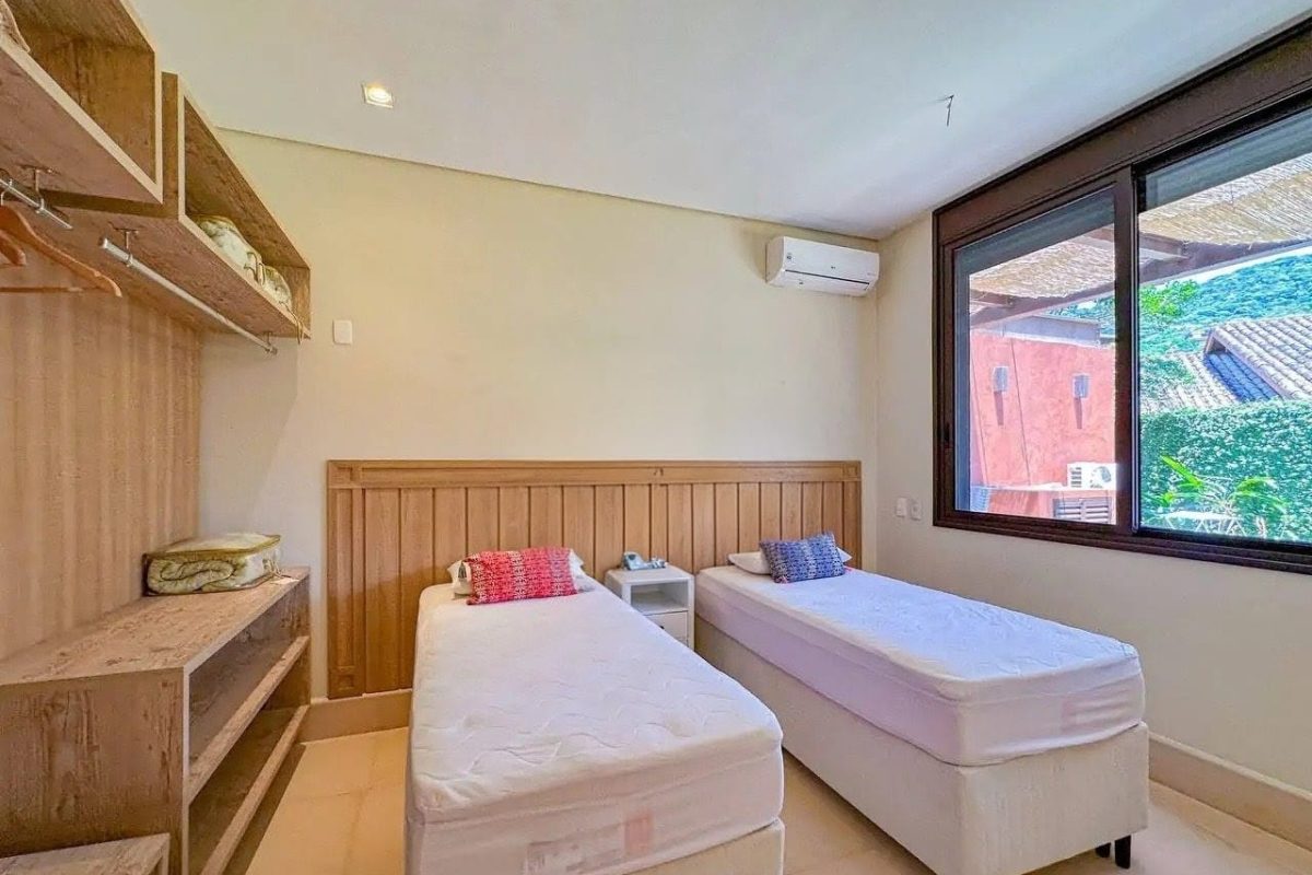 Casa pé na areia com 6 suítes