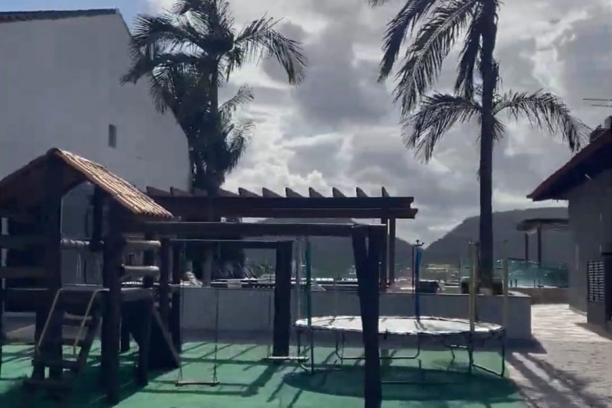 Casa de Condomínio com 2 Quartos à venda, 85m² - Balneário Praia do Perequê