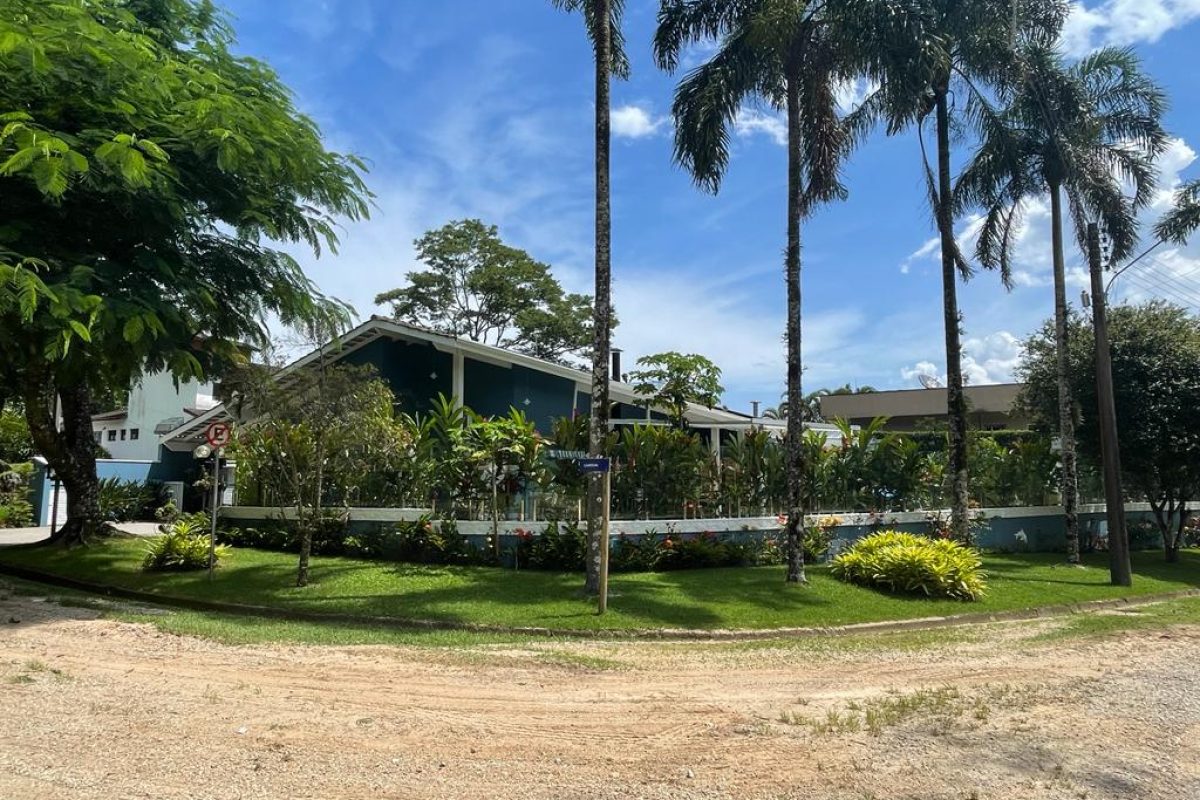 Casa em condomínio 5 suítes