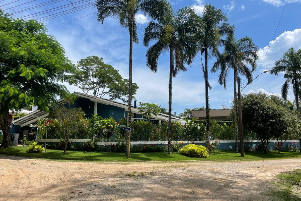 Casa em condomínio 5 suítes