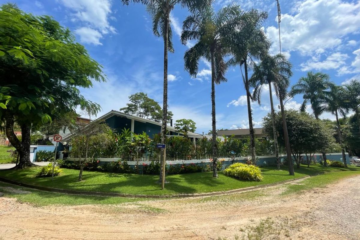 Casa em condomínio 5 suítes