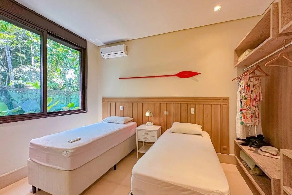 Casa pé na areia com 6 suítes