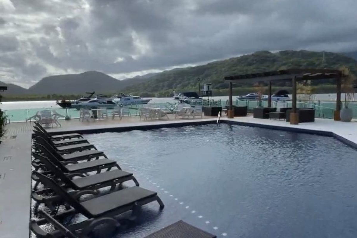 Casa de Condomínio com 2 Quartos à venda, 85m² - Balneário Praia do Perequê