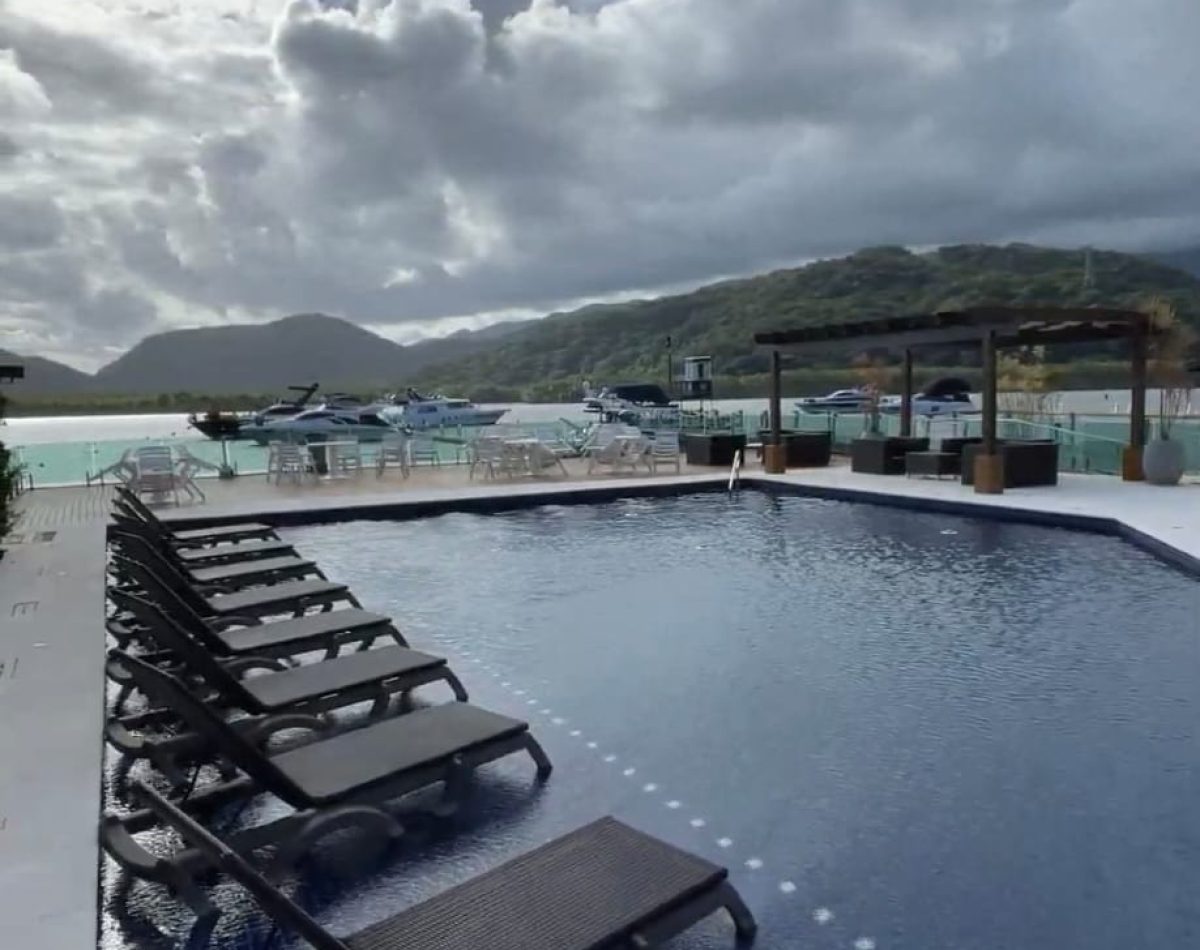 Casa de Condomínio com 2 Quartos à venda, 85m² - Balneário Praia do Perequê