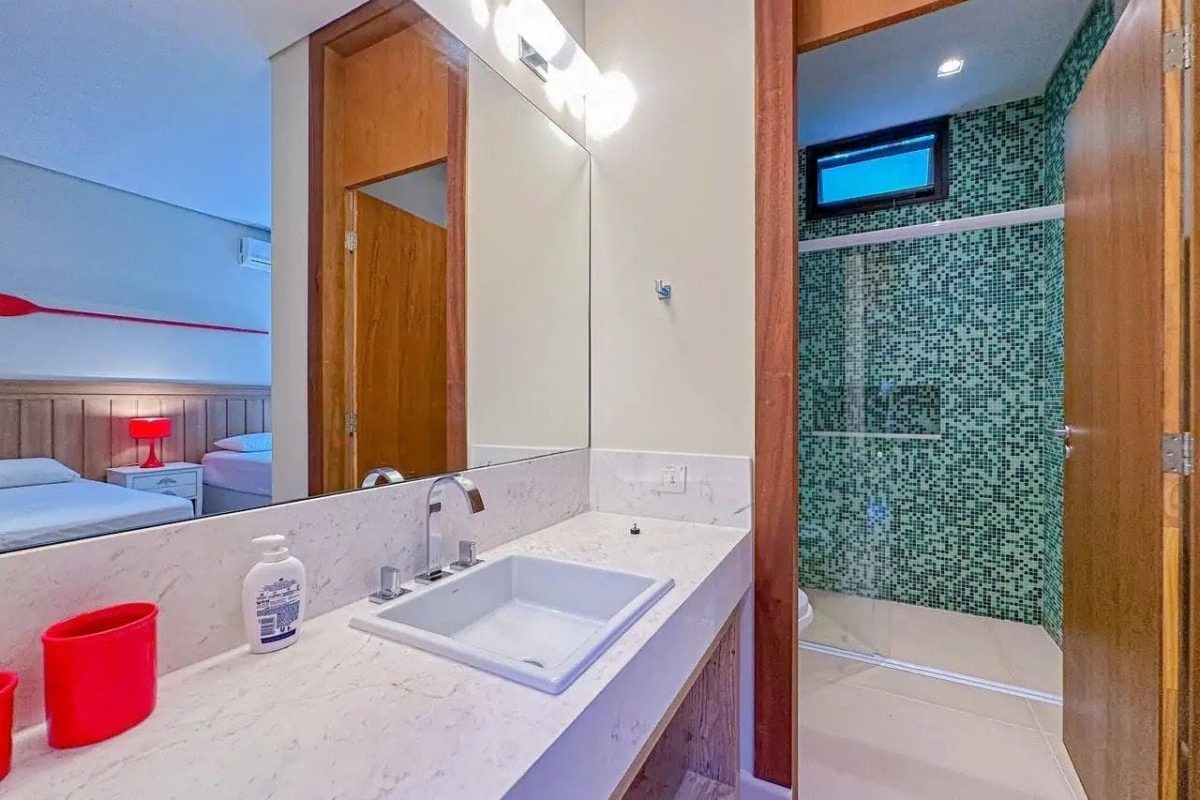 Casa pé na areia com 6 suítes