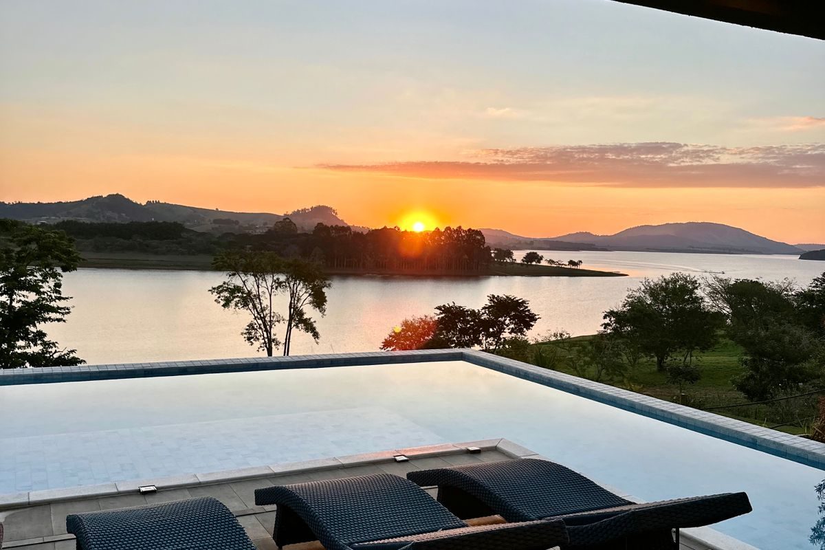 Casa de condomínio com suítes