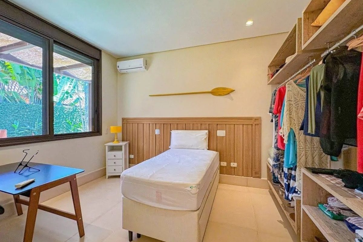 Casa pé na areia com 6 suítes