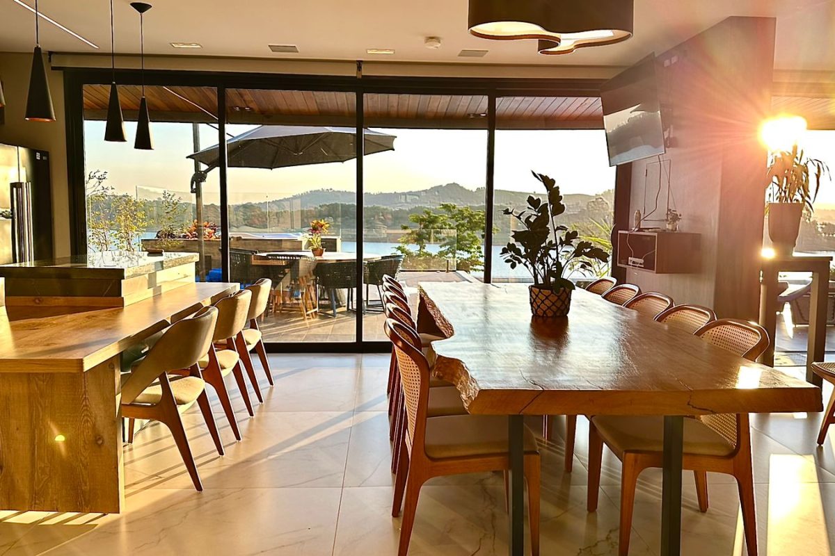 Casa de condomínio com suítes