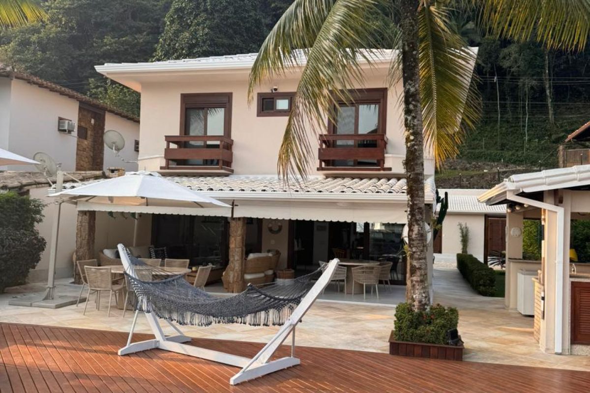 Casa com 5 Suítes em Angra dos Reis