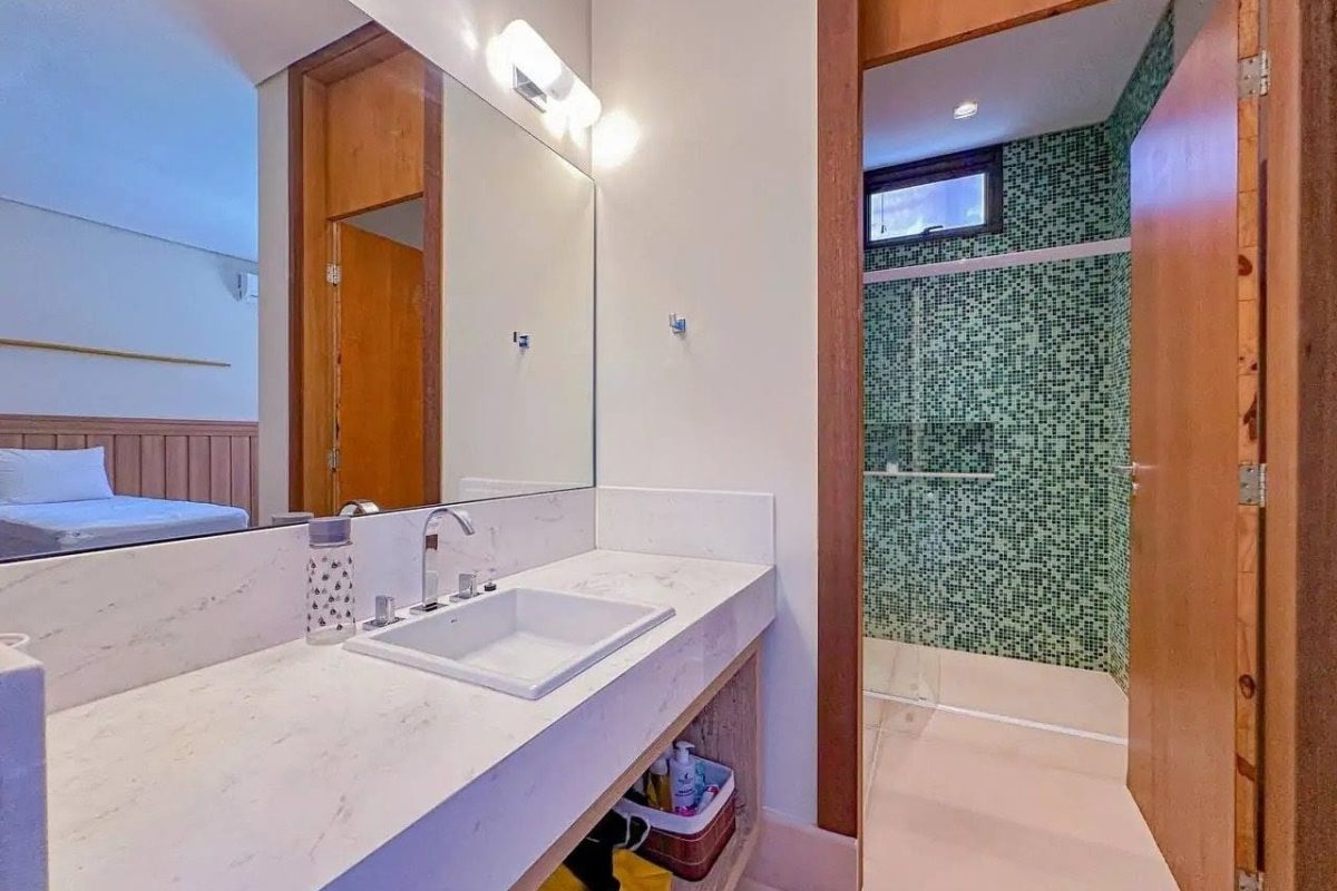 Casa pé na areia com 6 suítes