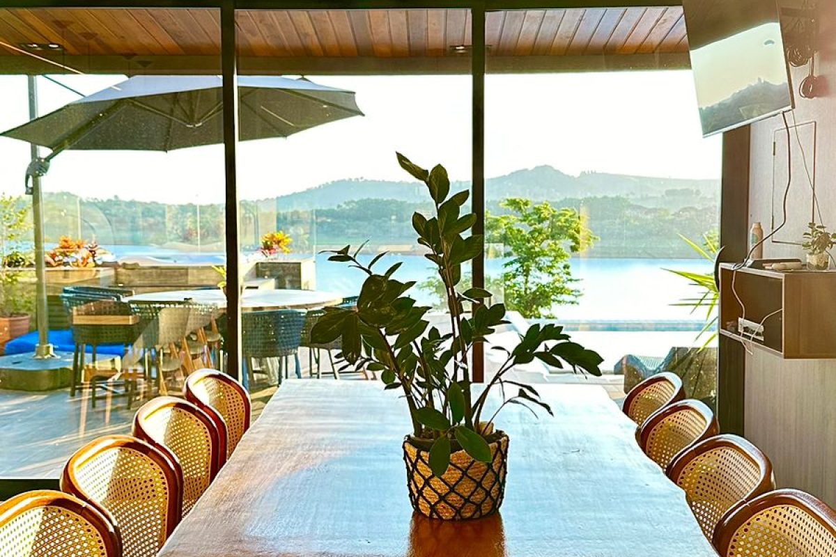 Casa de condomínio com suítes