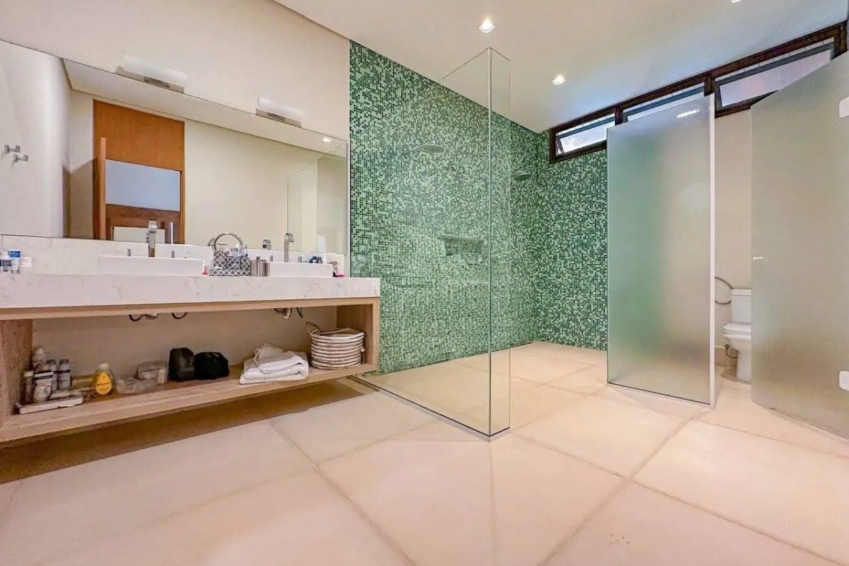 Casa pé na areia com 6 suítes