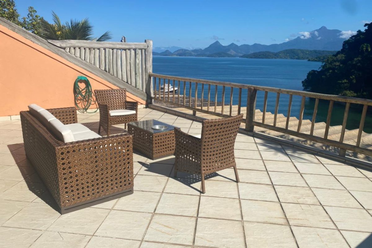 Casa de condomínio Porto MauÍ com suítes.