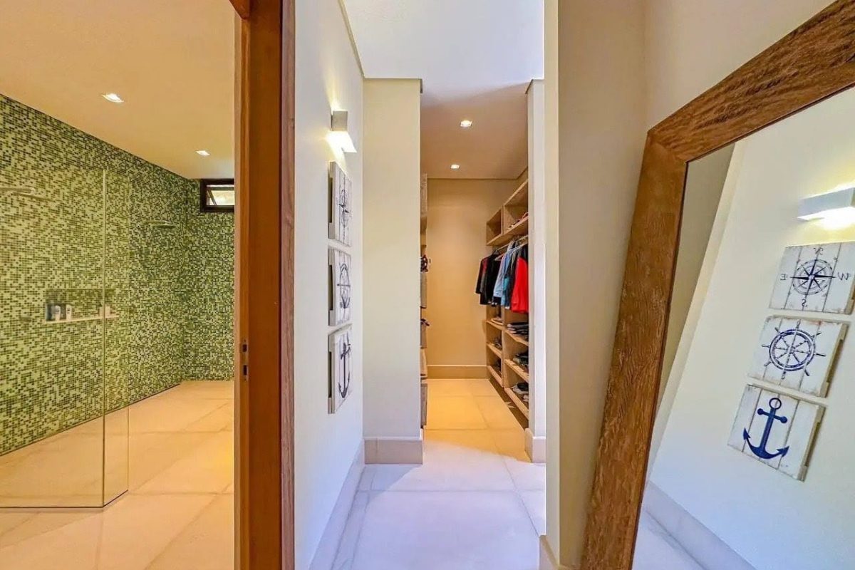 Casa pé na areia com 6 suítes