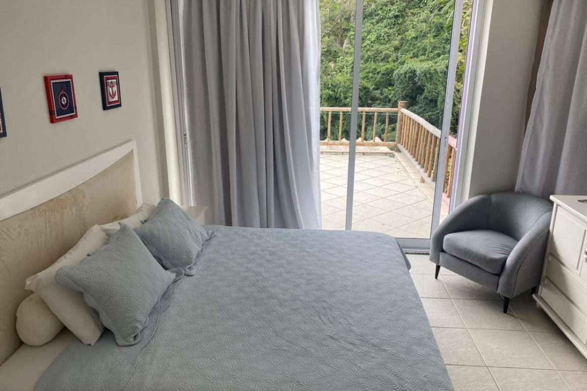 Casa de condomínio Porto MauÍ com suítes.