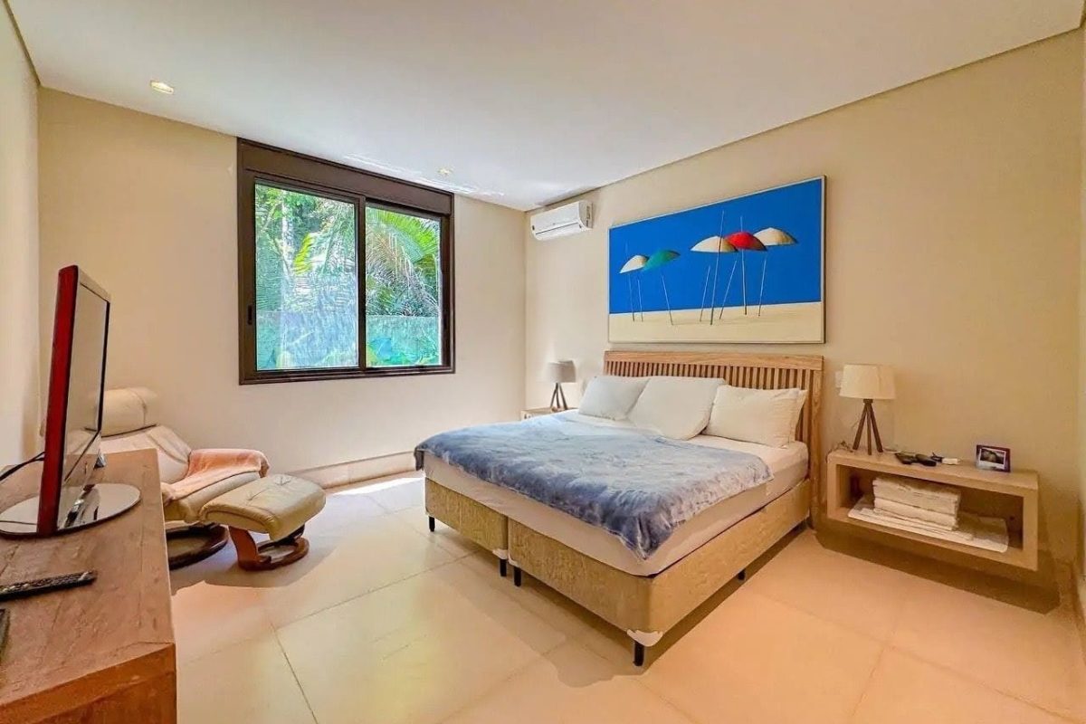 Casa pé na areia com 6 suítes