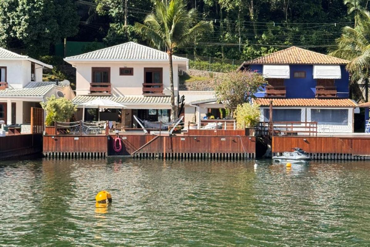 Casa com 5 Suítes em Angra dos Reis