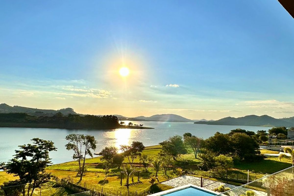 Casa de condomínio com suítes