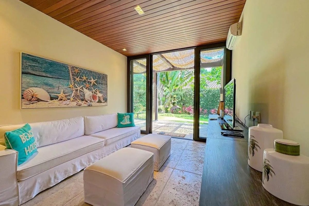 Casa pé na areia com 6 suítes