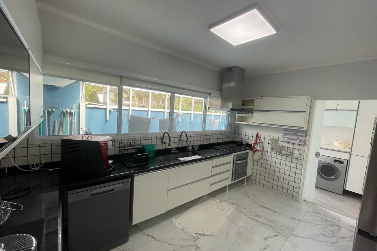 Casa em condomínio 5 suítes