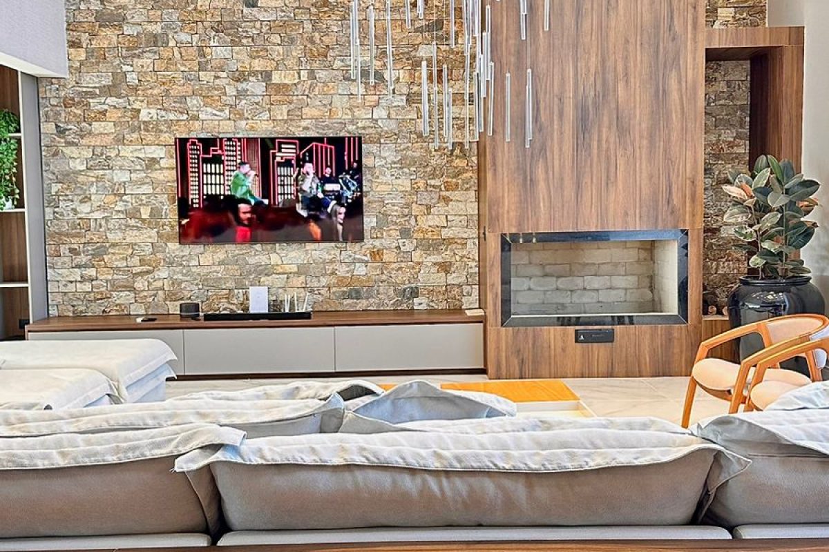 Casa de condomínio com suítes