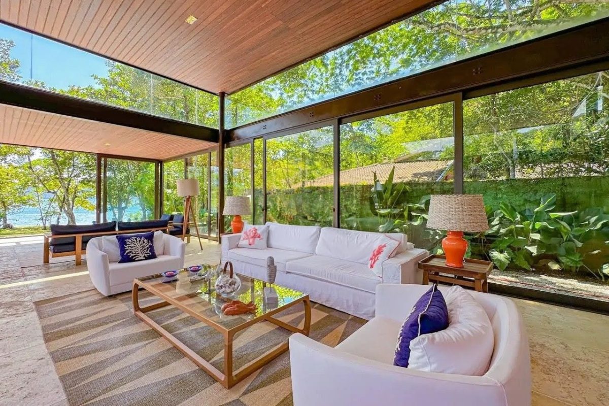 Casa pé na areia com 6 suítes