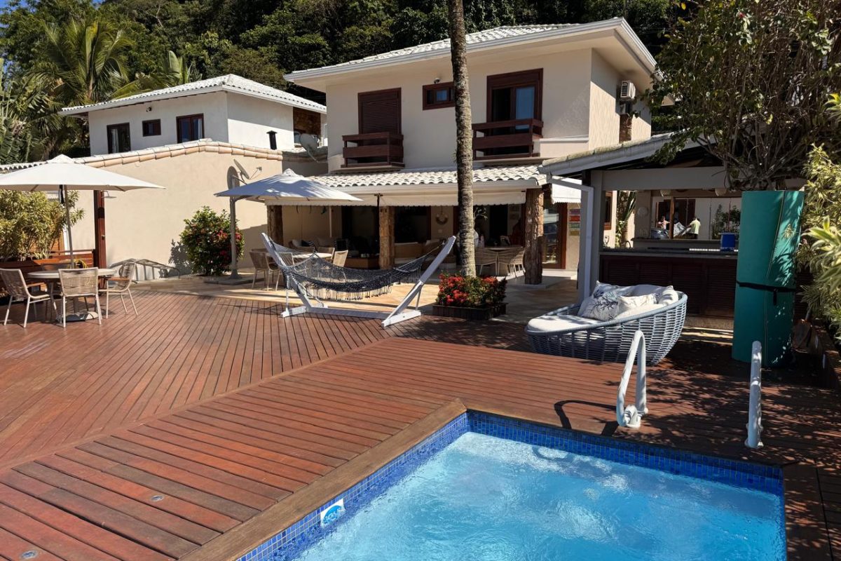Casa com 5 Suítes em Angra dos Reis