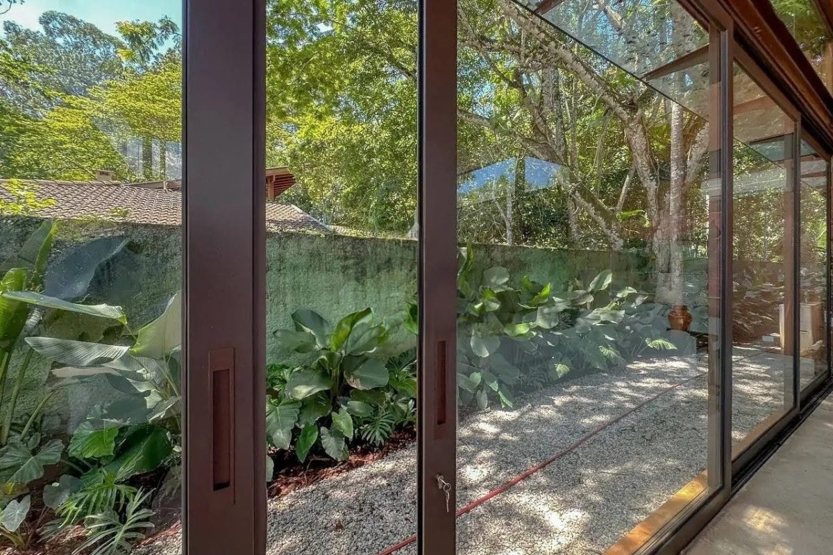 Casa pé na areia com 6 suítes