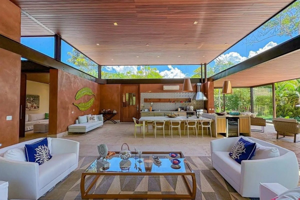 Casa pé na areia com 6 suítes