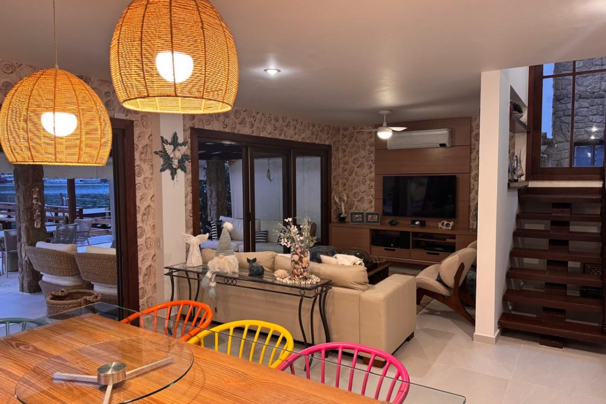 Casa com 5 Suítes em Angra dos Reis
