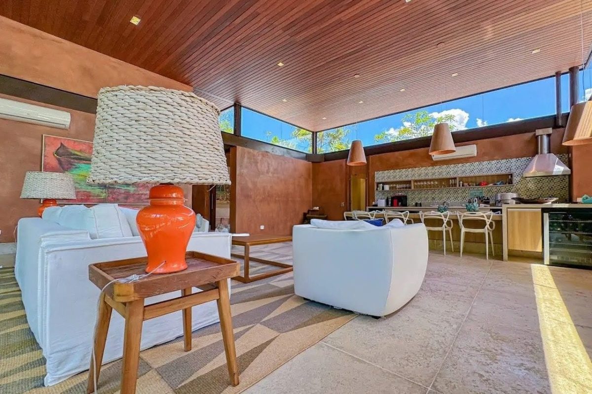 Casa pé na areia com 6 suítes