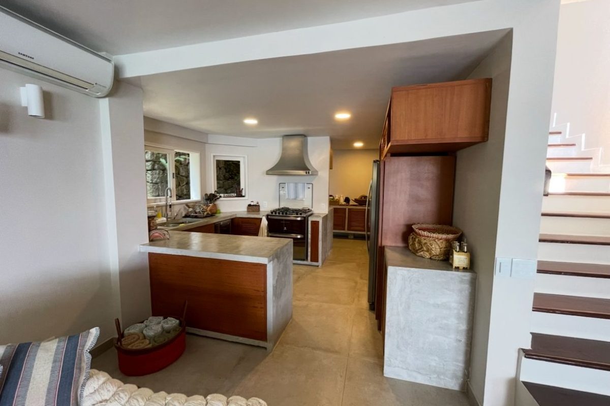 Casa de Condomínio com 4 Quartos à venda, 262m² - Ponta Da Cruz