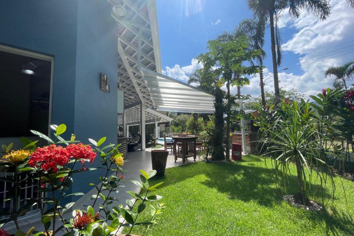 Casa em condomínio 5 suítes