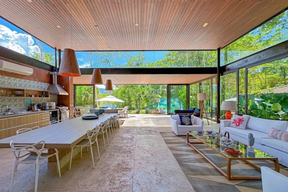 Casa pé na areia com 6 suítes