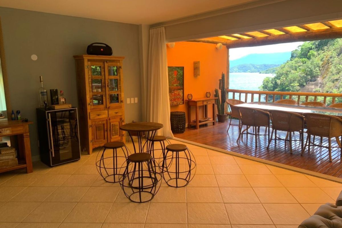 Casa de condomínio Porto MauÍ com suítes.