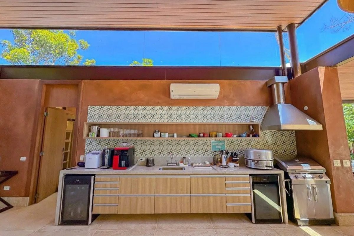 Casa pé na areia com 6 suítes