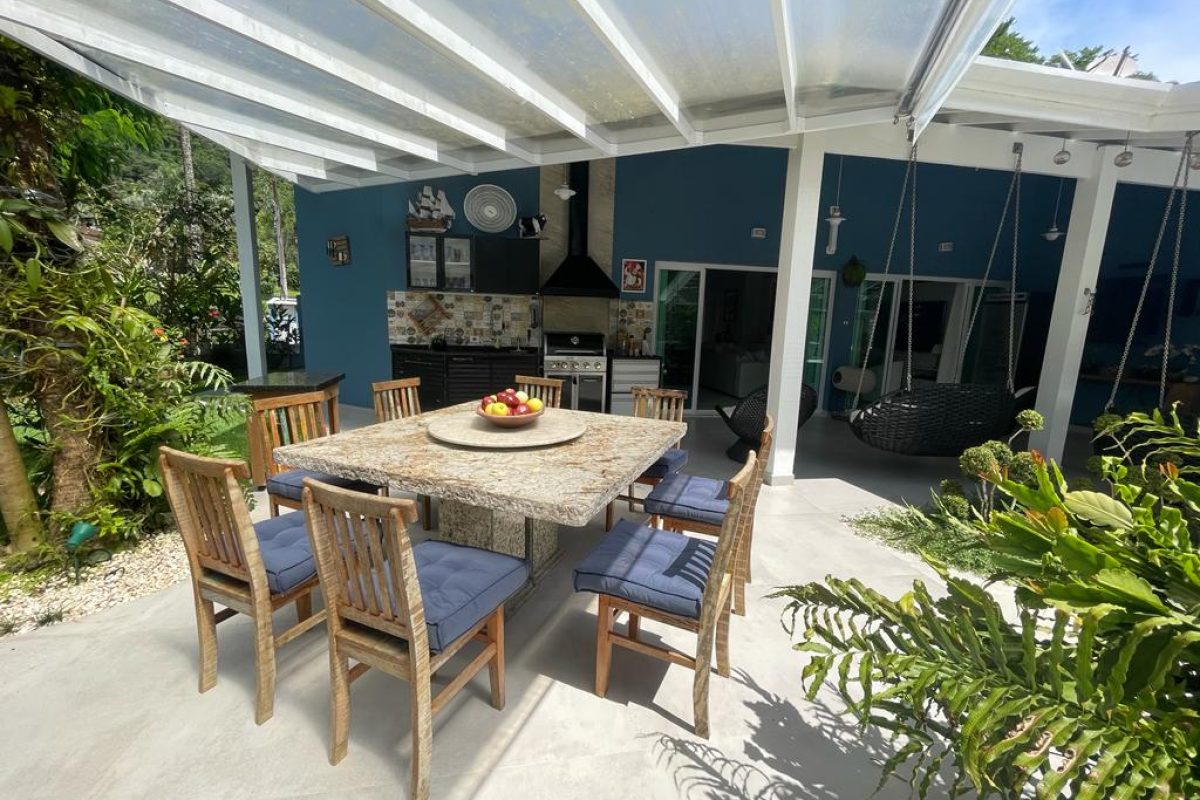 Casa em condomínio 5 suítes