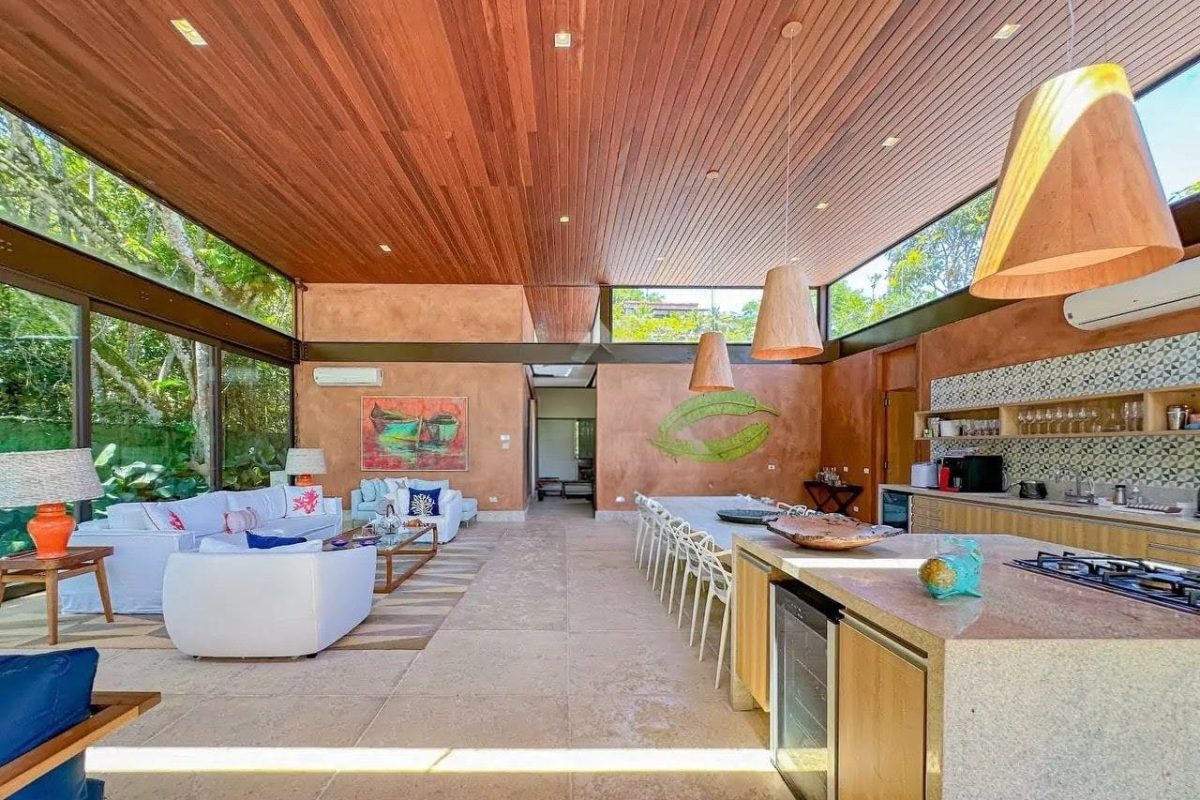 Casa pé na areia com 6 suítes