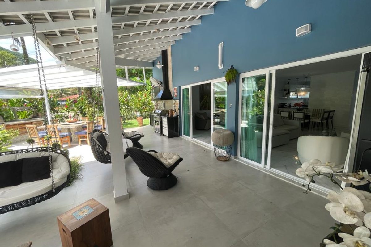 Casa em condomínio 5 suítes