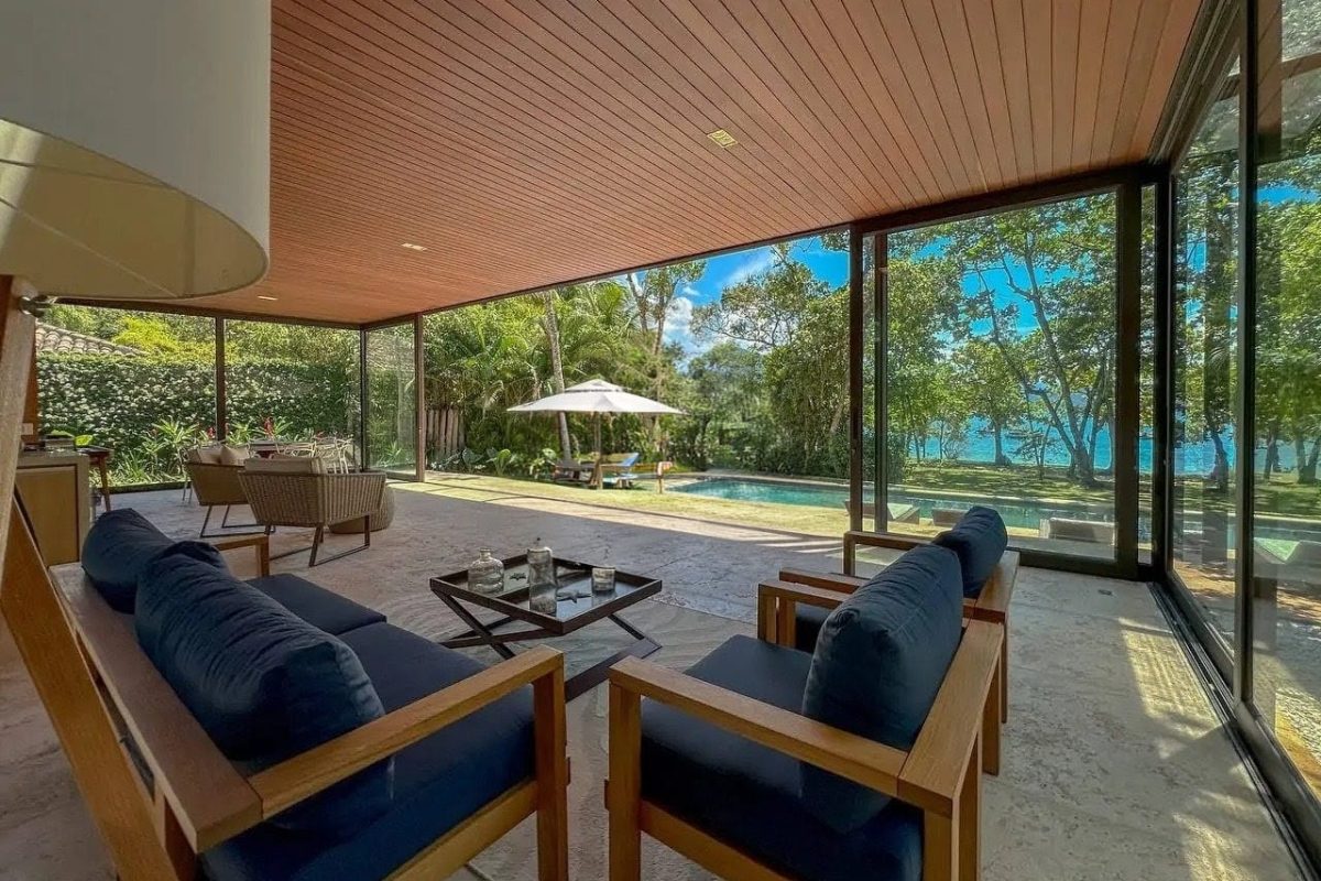 Casa pé na areia com 6 suítes