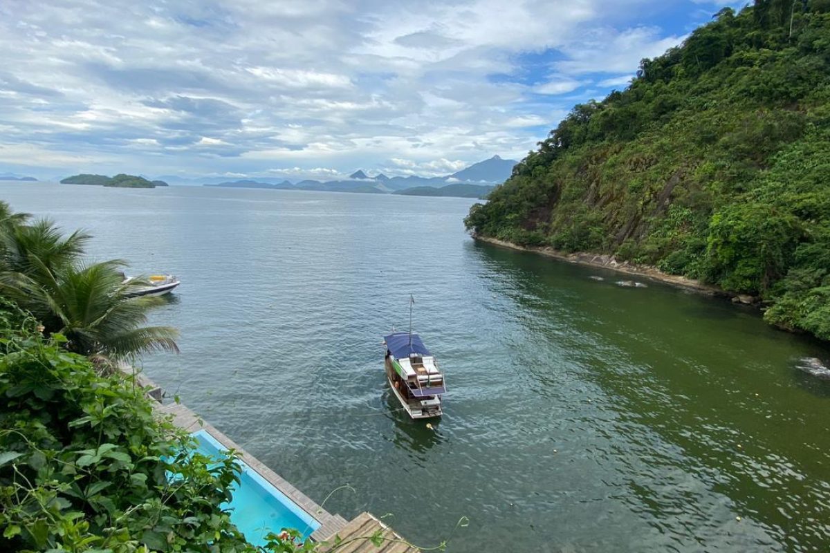 Casa de condomínio Porto MauÍ com suítes.