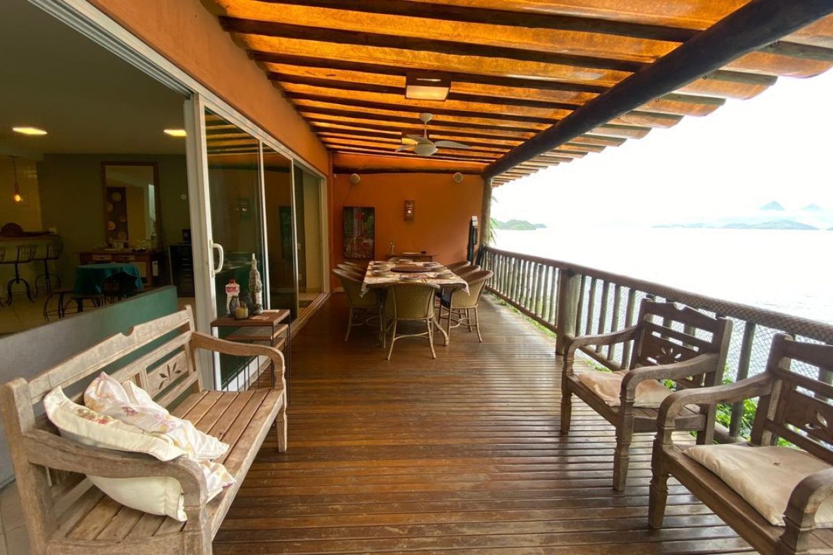 Casa de condomínio Porto MauÍ com suítes.