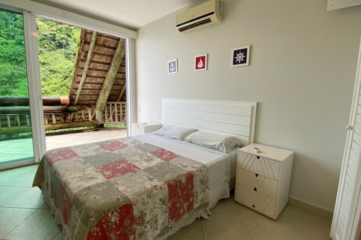 Casa de condomínio Porto MauÍ com suítes.