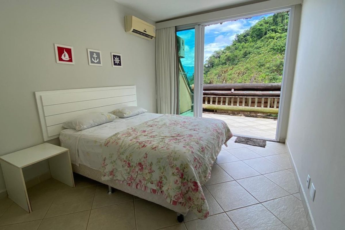 Casa de condomínio Porto MauÍ com suítes.