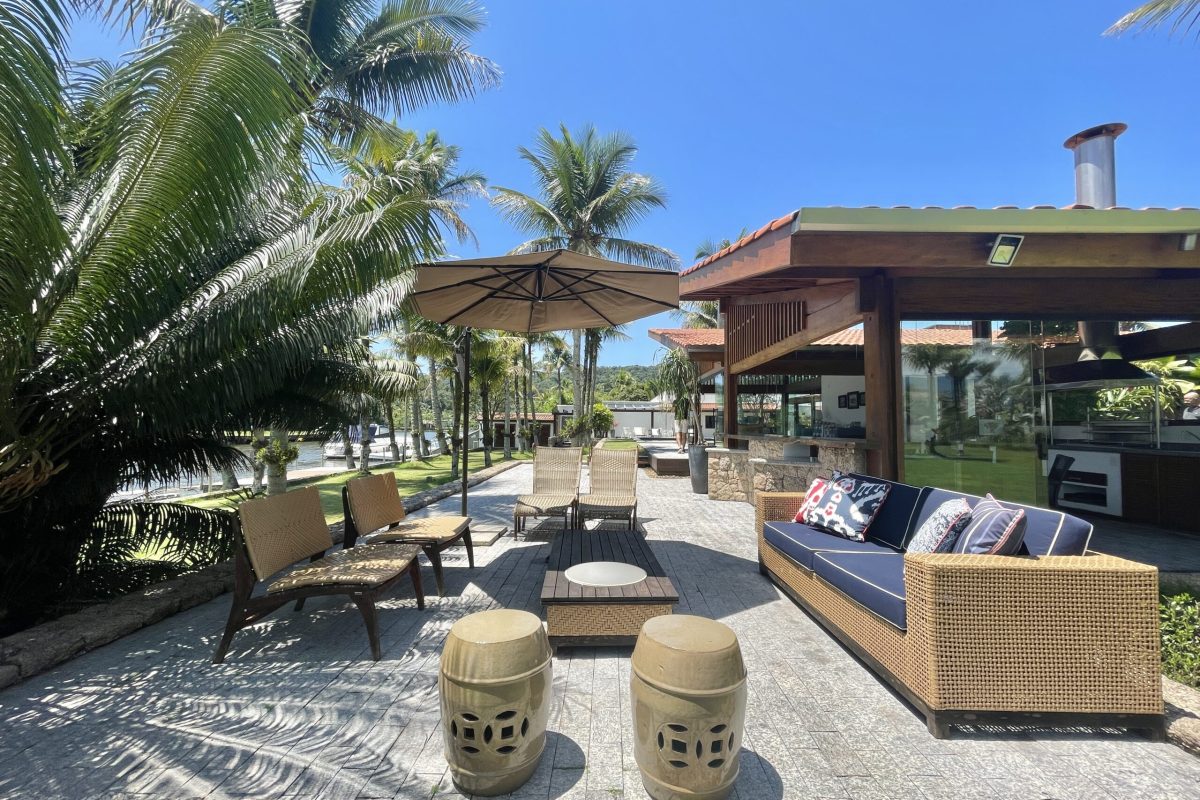 Casa de Condomínio com 5 Quartos à venda, 750m² - Balneário Praia do Perequê