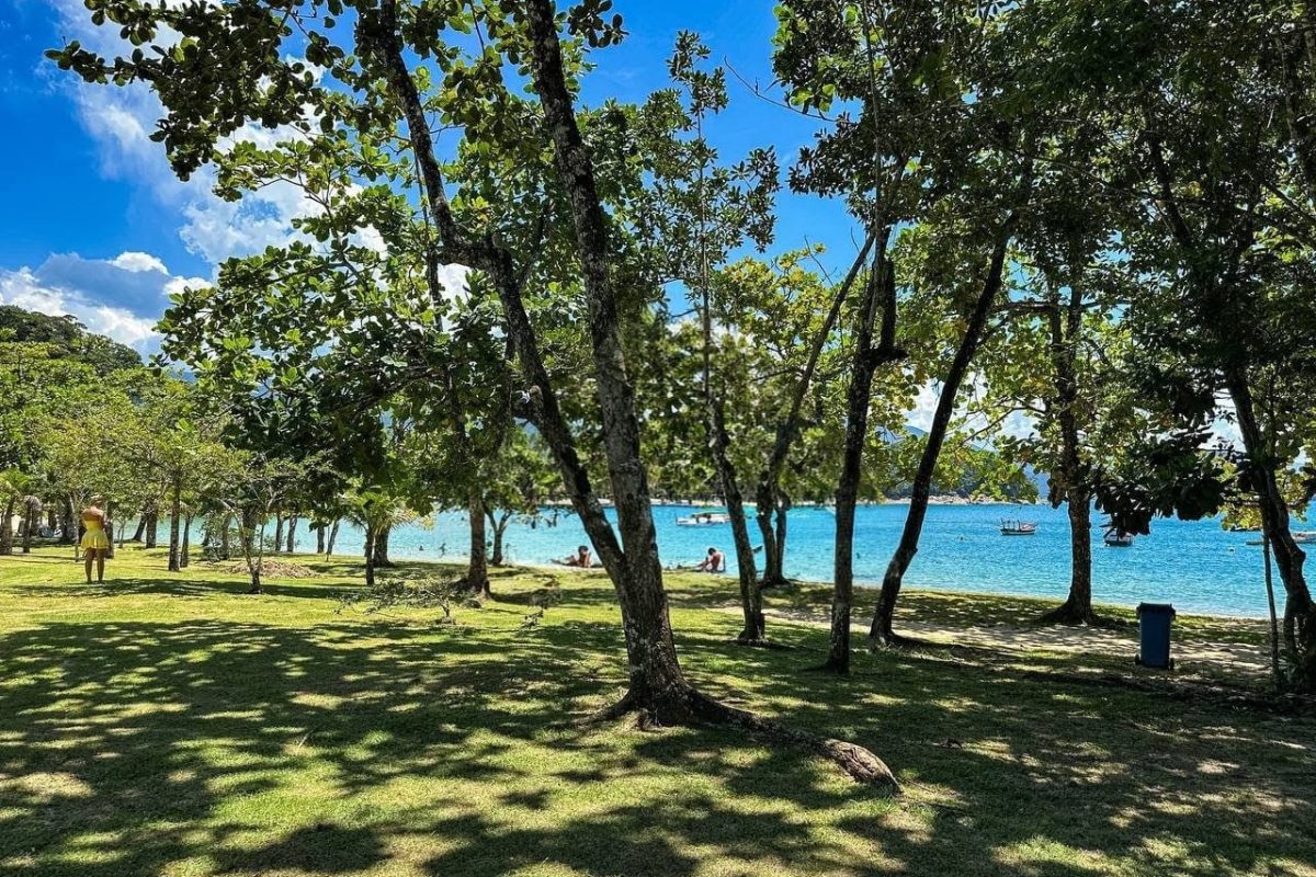 Casa pé na areia com 6 suítes