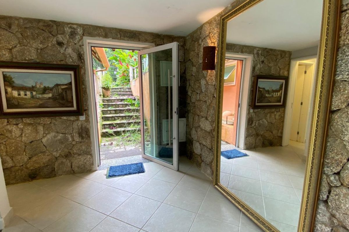 Casa de condomínio Porto MauÍ com suítes.