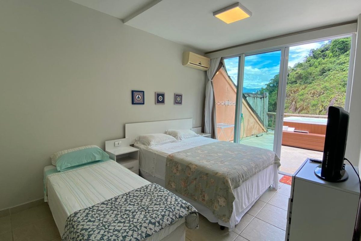 Casa de condomínio Porto MauÍ com suítes.