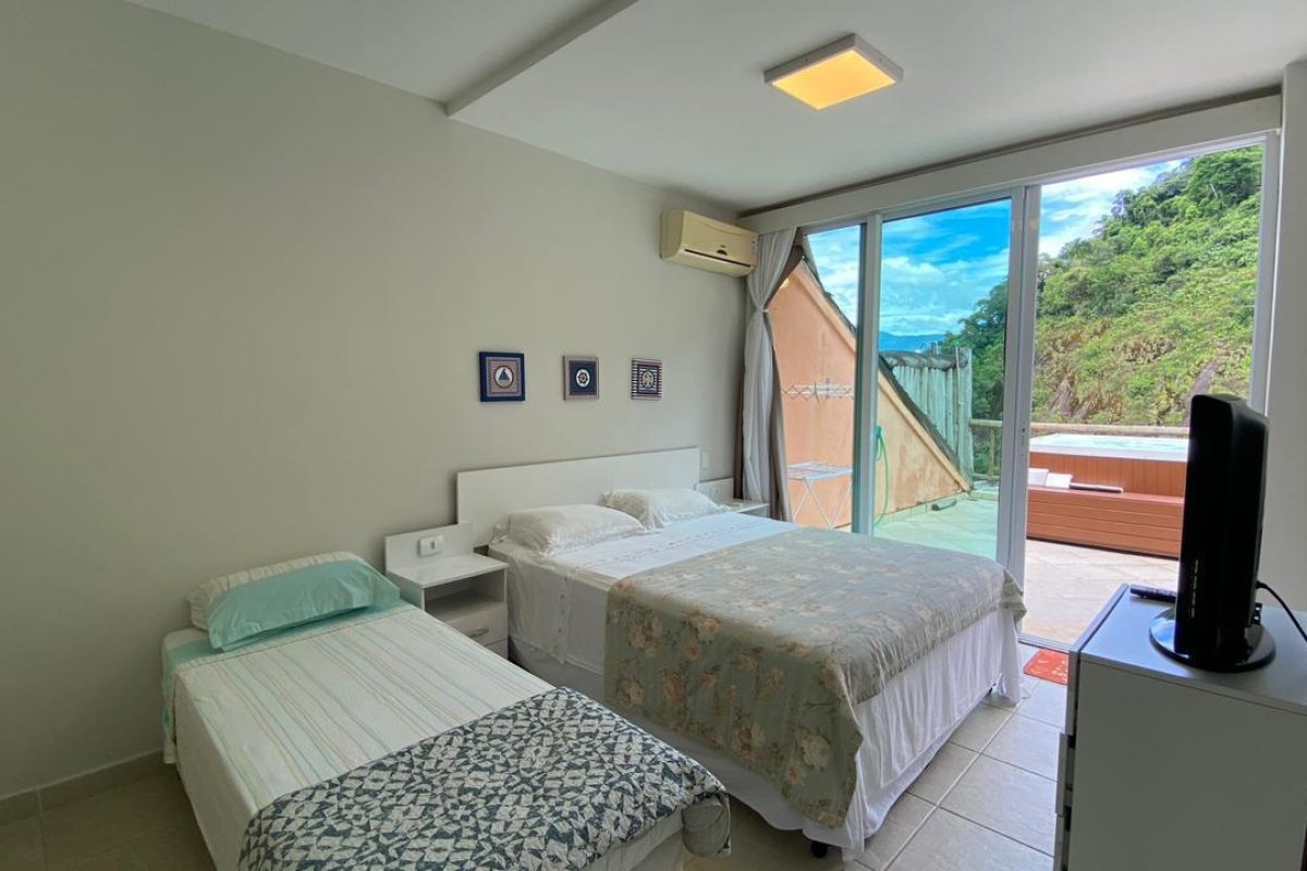 Casa de condomínio Porto MauÍ com suítes.