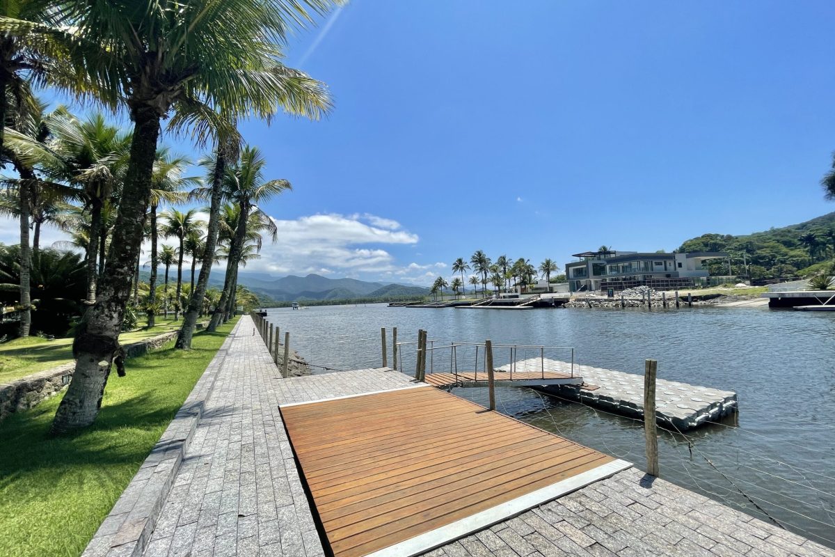 Casa de Condomínio com 5 Quartos à venda, 750m² - Balneário Praia do Perequê